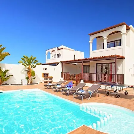 Villa Playa Blanca Sleeps 6 Pool Air Con Wifi *