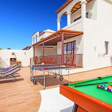 Villa Playa Blanca Sleeps 6 Pool Air Con Wifi